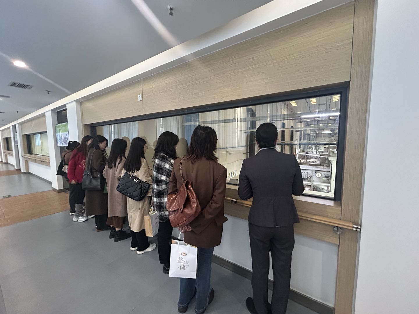 百亚股份